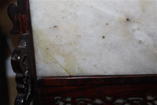 A pair of Chinese hardstone and coral table screens with hongmu stands, early 20th century, Total height 27cm